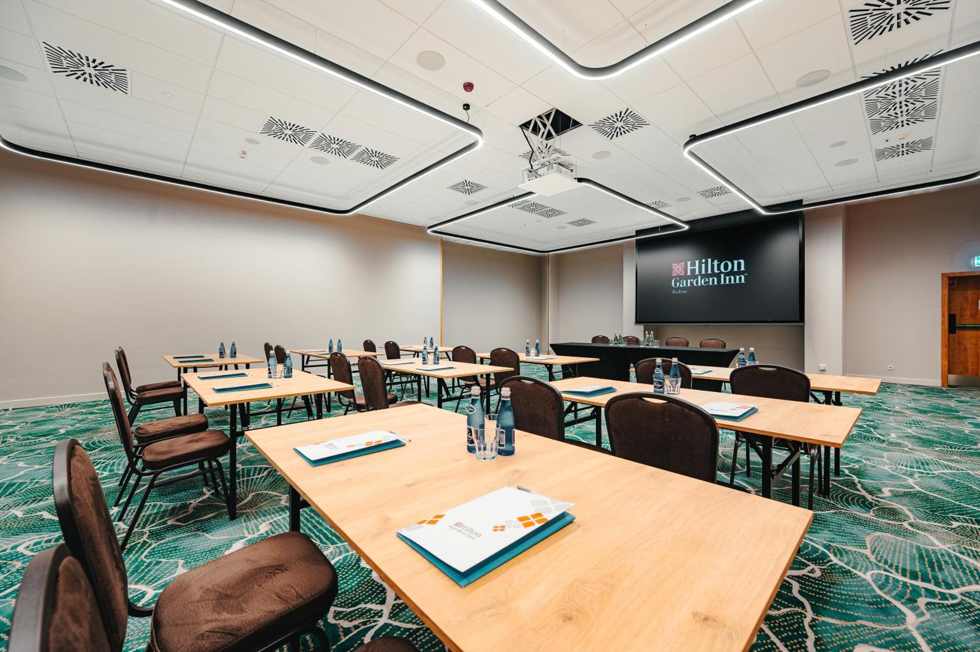 Hilton Garden Inn Радом Екстериор снимка